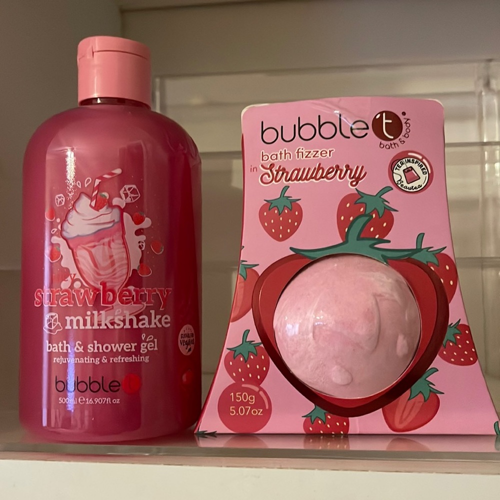 Bubble T Bath/Shower Gel and Bath Bomb Set NWT